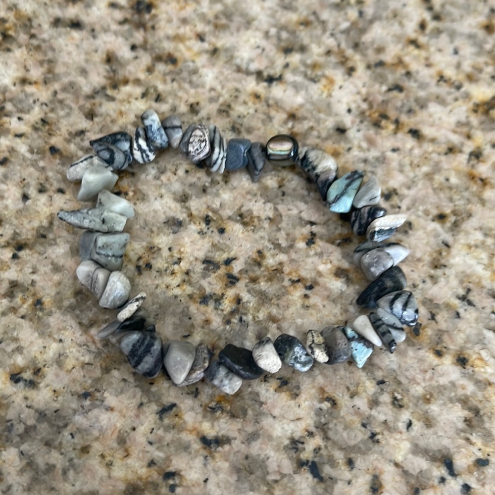 Snowflake obsidian chip bracelet